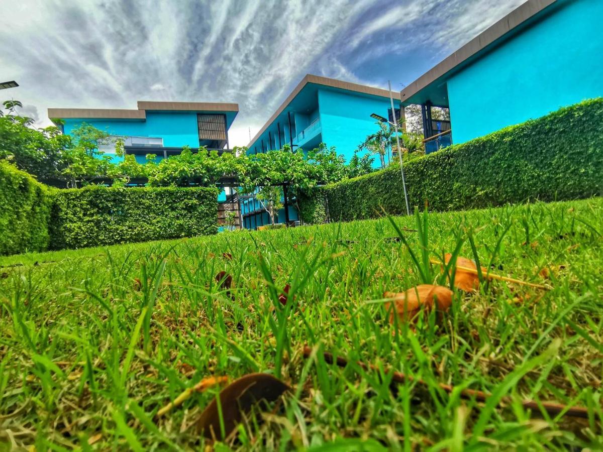 Beach Walk Boutique Resort Bangsaen Exteriör bild