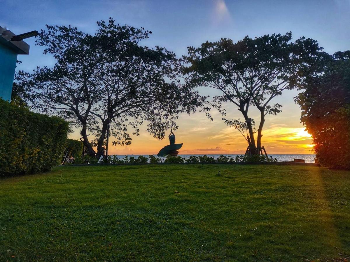 Beach Walk Boutique Resort Bangsaen Exteriör bild