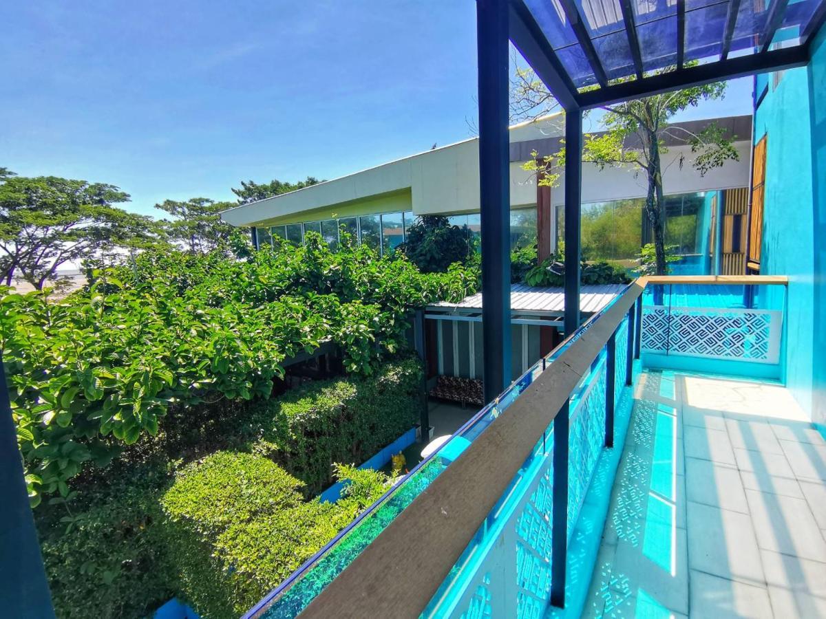 Beach Walk Boutique Resort Bangsaen Exteriör bild
