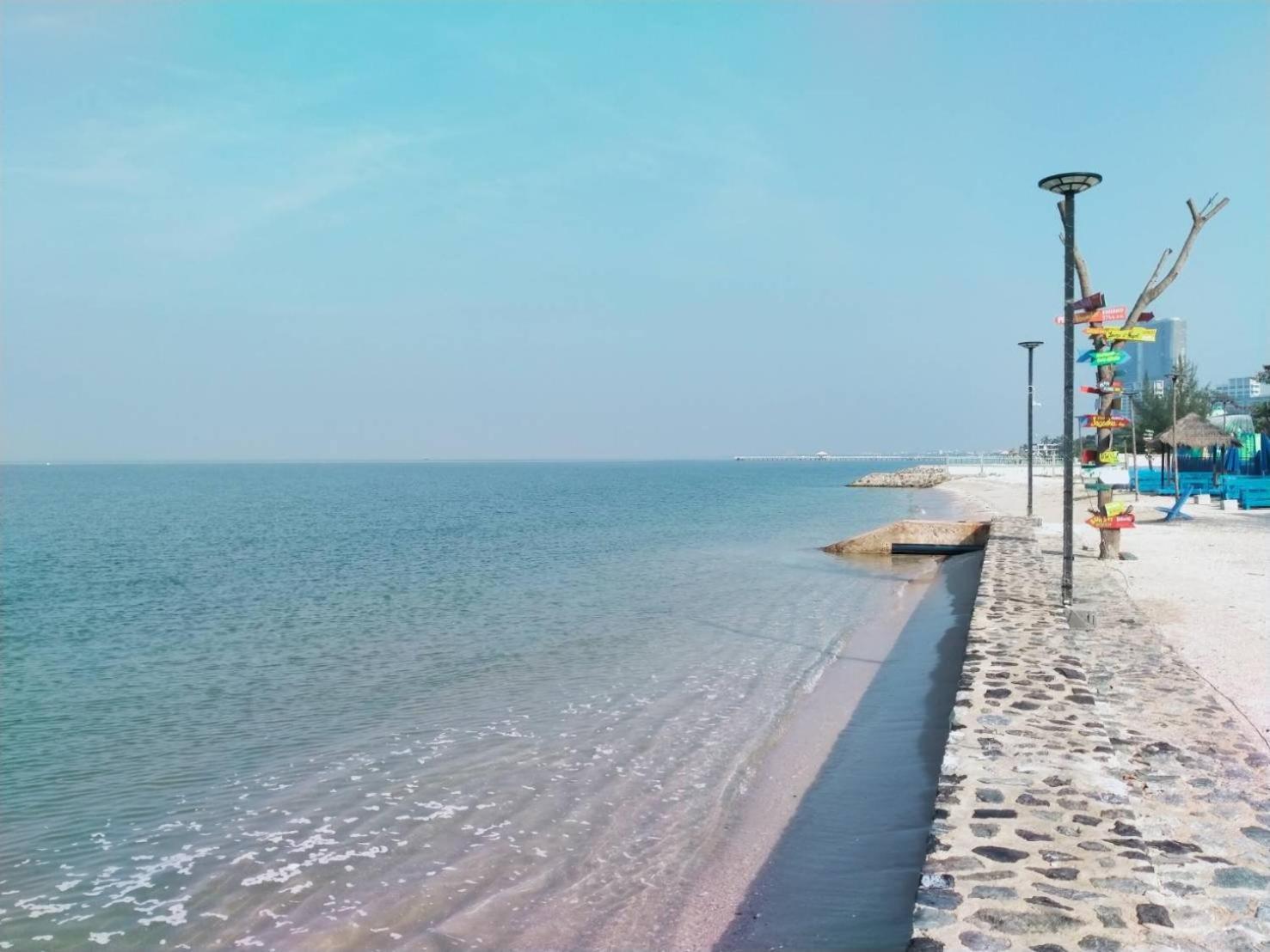 Beach Walk Boutique Resort Bangsaen Exteriör bild
