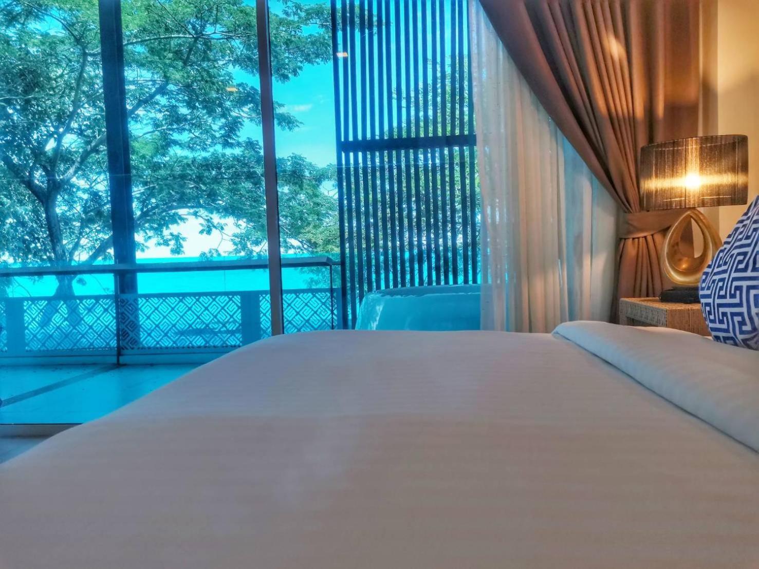 Beach Walk Boutique Resort Bangsaen Rum bild
